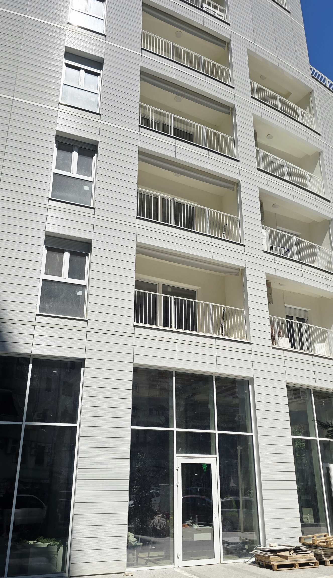 Apartment with Parking, Air Albania Stadium